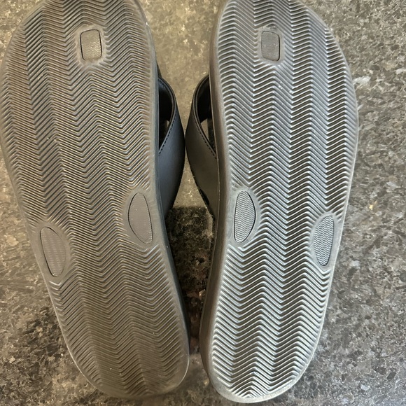 Men’s Nike Flip Flops - Picture 3 of 3